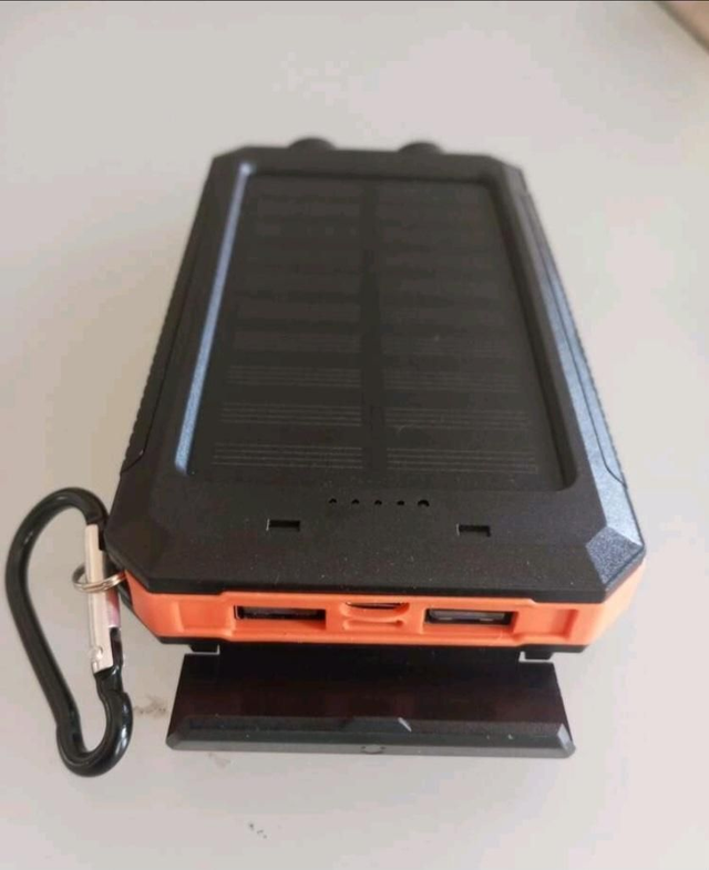 Batterie externe USB 10 000 mAh avec fonction solaire